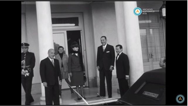 Quinta. El ex presidente Juan Perón y su esposa Isabel salen de Olivos rumbo al Congreso el 1º de mayo de 1974.