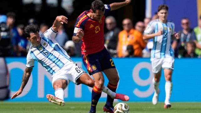 Lisandro Martínez fue reemplazado durante la final ante España por una lesión.