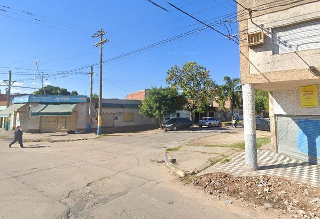 Detienen a otro adolescente por el homicidio de un hombre que dormía en la calle en barrio Tablada.