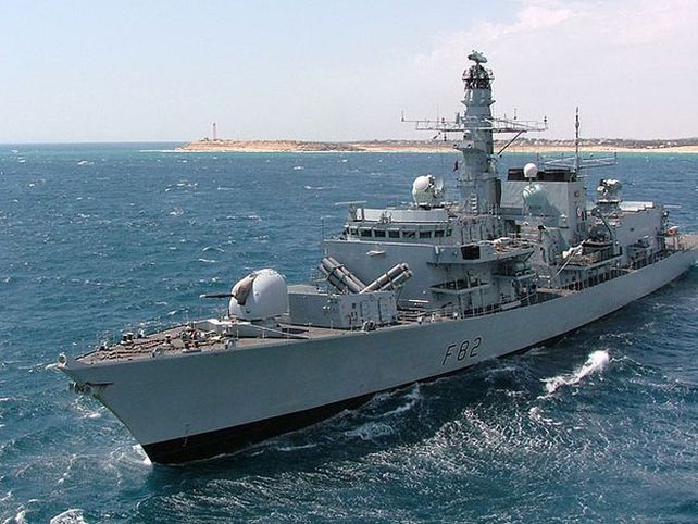 Inglaterra ahora mandó un barco de guerra a Gibralatar y sube tensión con España por la disputa de soberanía