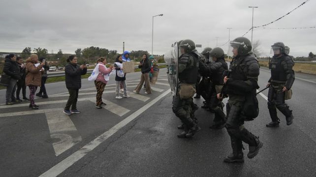 Gendarmería intervino para levantar uno de los cortes de tránsito.