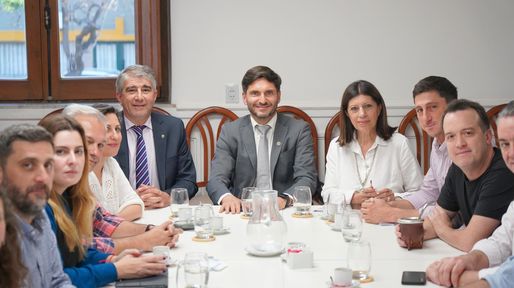 Pullaro y Unidos consiguen los ladrillos para levantar sus reformas de largo plazo