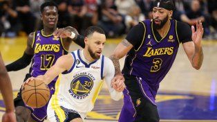 Golden State aplastó a los Lakers e igualó la semifinal del Oeste