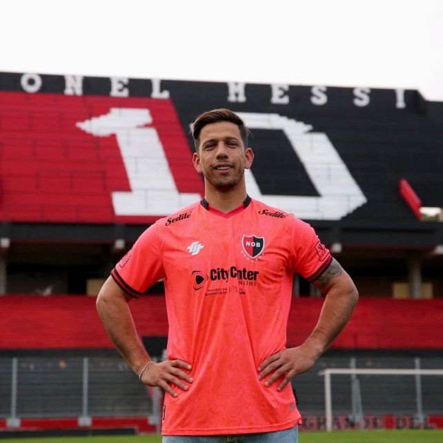 El paraguayo Juan Espínola llegó el jueves y este sábado será titular en Newells ante Aldosivi.