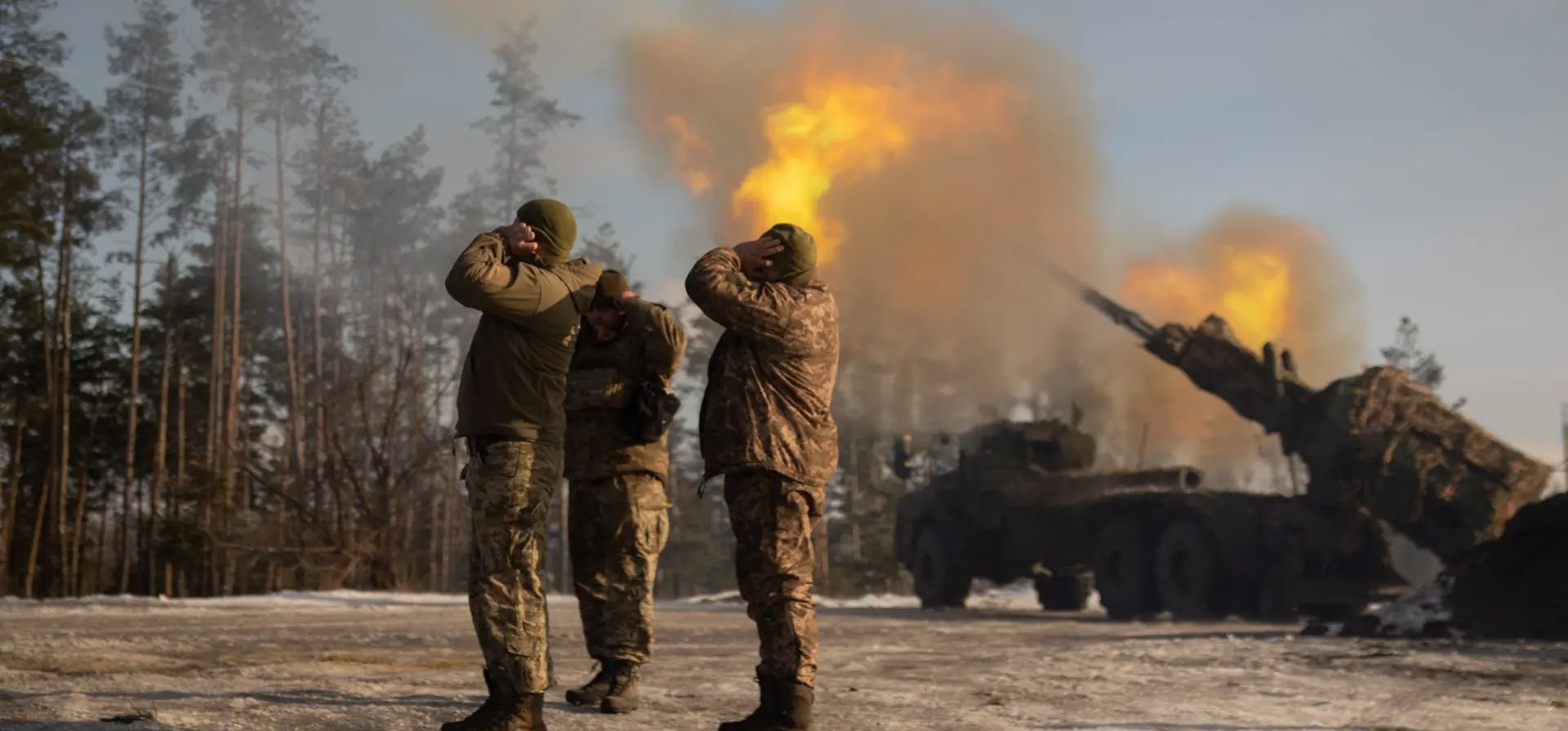 Soldados ucranianos disparan contra posiciones rusas en el este del país, Donetsk, Ucrania. Fotografía: Global Images Ukraine/Getty Images Soldados ucranianos disparan contra posiciones rusas en el este del país, Donetsk, Ucrania. Fotografía: Global Images Ukraine/Getty Images
