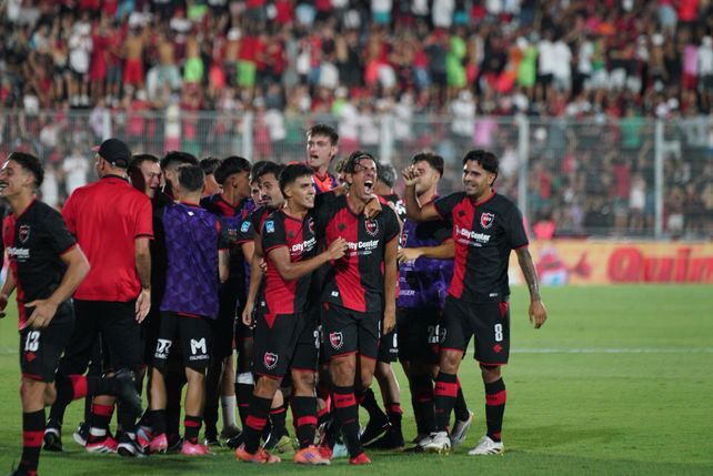 Michael Hoyos anotó el empate de Newell's a pocos minutos del final.
