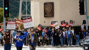 Hollywood inicia las represalias a los guionistas en huelga