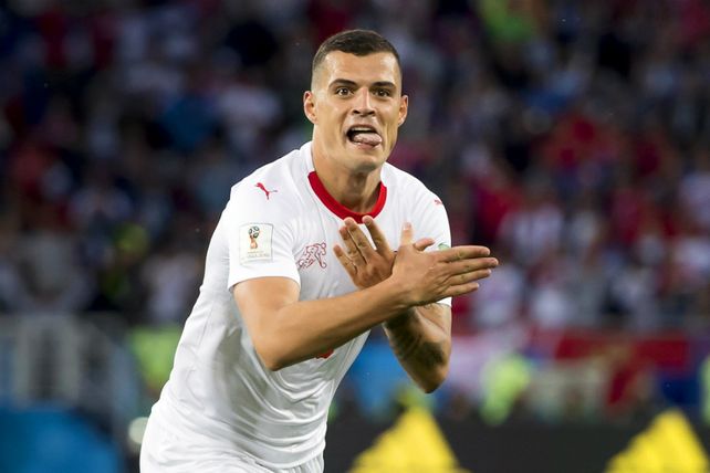 Xhaka y Shaqiri celebraron con un polémico gesto político