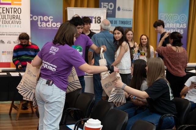 Jóvenes y adultos de Timbúes exploraron su futuro en la Expo Carreras 2024