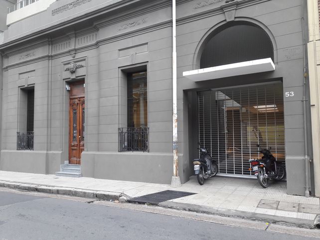 Imagen de esta mañana de sábado frente a la sede del sindicato. Desde el gremio sostienen que todo volvió a la normalidad.