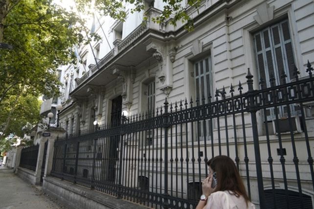 UNR: inversión millonaria para restaurar la fachada de la Facultad de Ciencias Económicas
