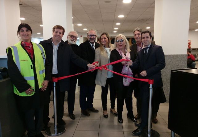 Corte de cinta vuelo inaugural Buenos Aires - Reconquista Corte de cinta vuelo inaugural Buenos Aires - Reconquista