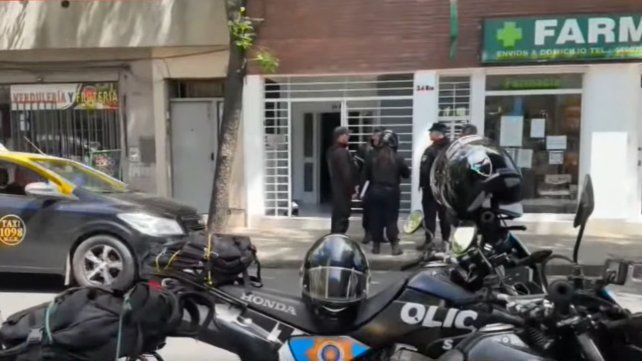 La Brigada Motorizada de la Policía de Santa Fe atrapó este martes a dos sospechosos tras un intento de robo en un edificio ubicado sobre Moreno y Güemes.