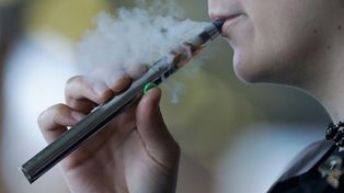 Un internado con afección pulmonar por cigarrillo electrónico
