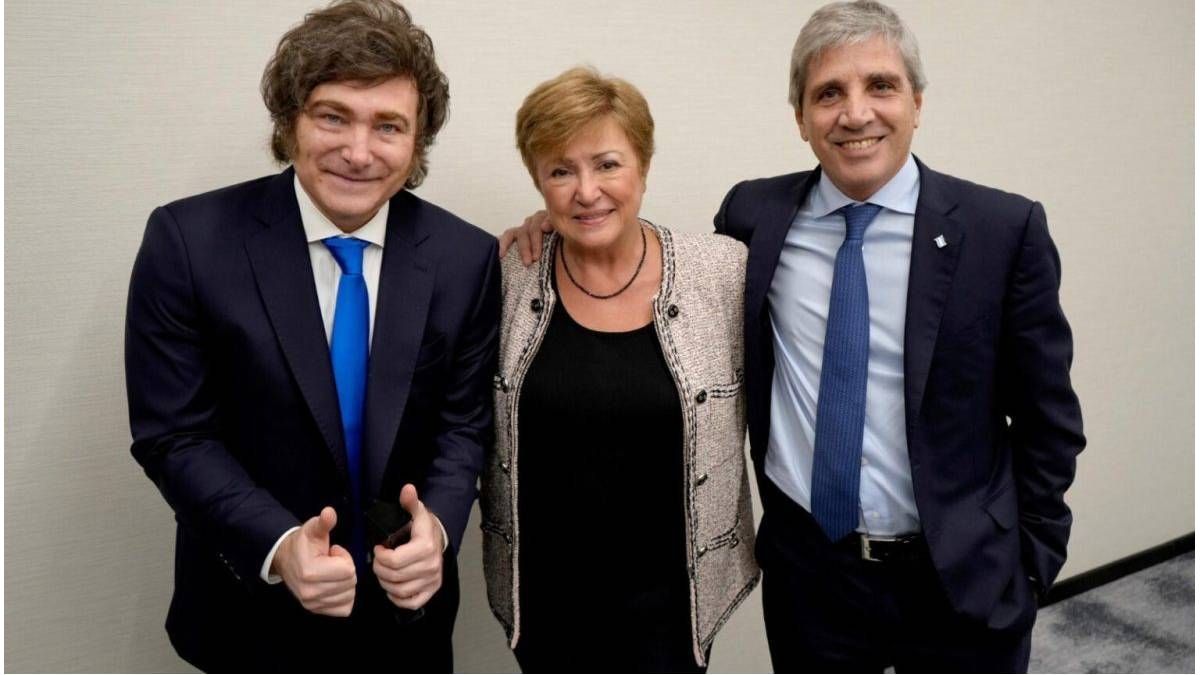 FMI propone ampliar la base de aportantes a Ganancias y aumentar el Monotributo