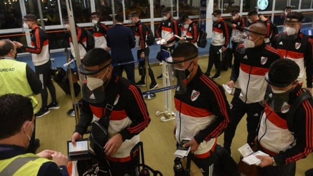El plantel de River llegó a Buenos Aires y quedó aislado