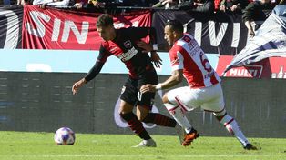 Ramiro Sordo está con el plantel de Newells en Montevideo, pero podría irse de un momento a otro.