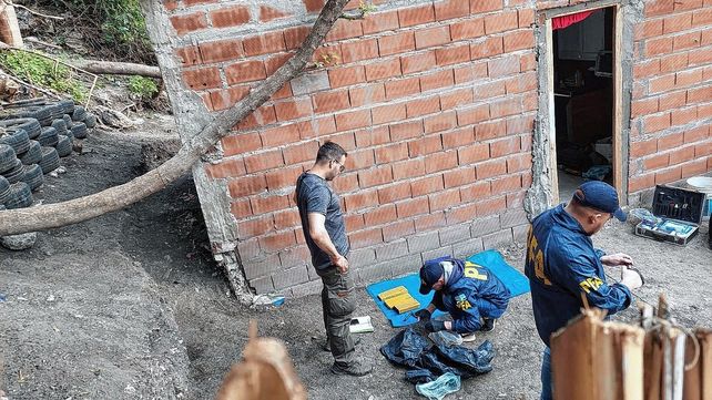 Pareja vendía drogas en su casa y la hija la almacenaba
