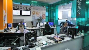 Estafa mundial: piratas informáticos robaron mil millones de dólares a bancos