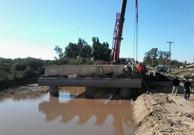 Los trabajos que realizan sobre el puente de la ruta nº11/ gentileza prensa Vialidad Nacional.