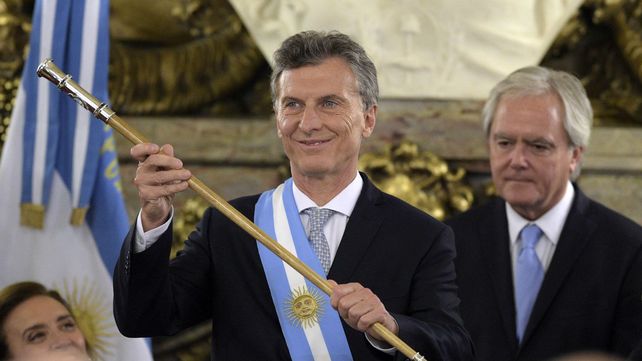 Cristina contó en su libro por qué no le entregó el bastón de mando a Macri