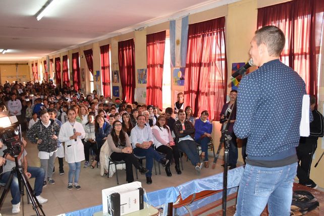 Marco Ruben fue homenajeado en su escuela de una manera tan particular como emocionante