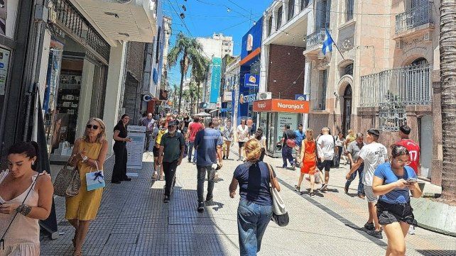 Compras navideñas en Peatonal San Martín.