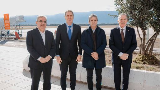 Santilli y Caputo llevaron obras al norte para recomponer el vínculo con los gobernadores