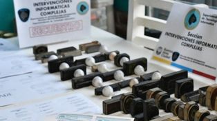 Desbaratan una banda que vendía títulos universitarios truchos por Mercado Libre