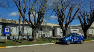 Violento asalto en un pequeño pueblo santafesino: ladrones rompieron la puerta con un hacha