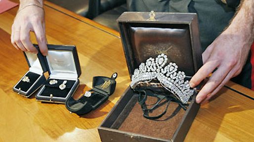 Recuperan en Mil&aacute;n joyas robadas que habr&iacute;an sido de Eva Per&oacute;n