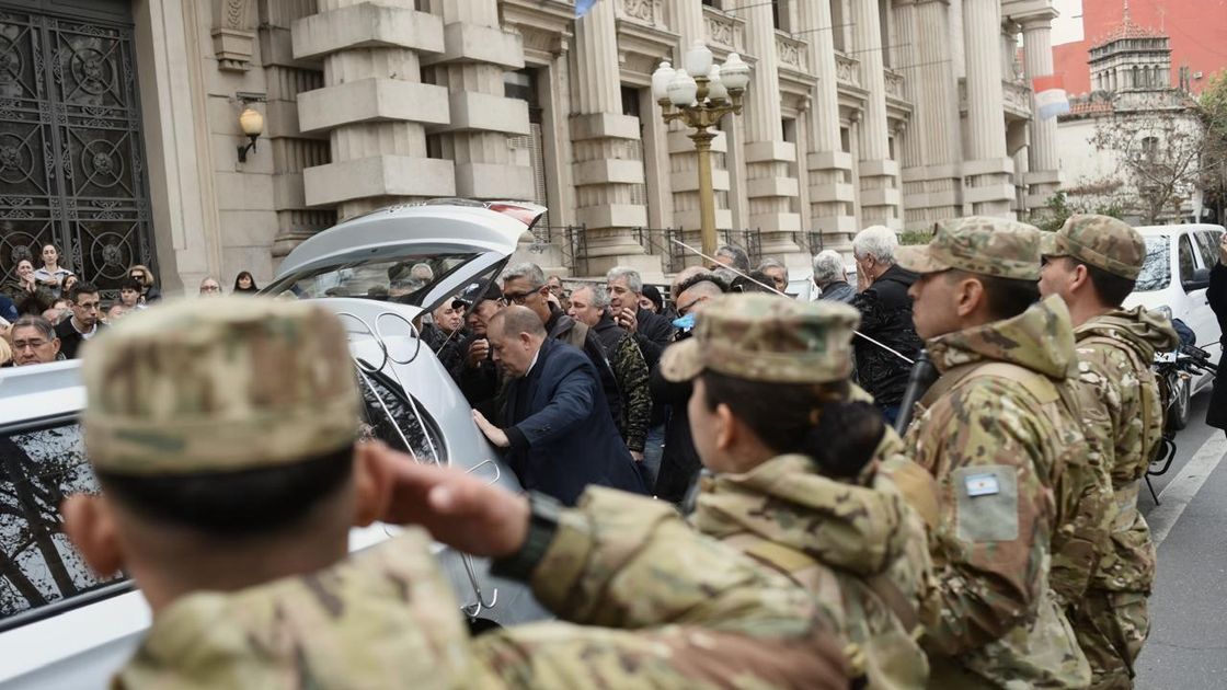 El velatorio de Rubén Rada se realizó en la sede local de la Gobernación.