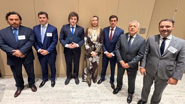 Javier y Karina Milei junto a gobernadores en 