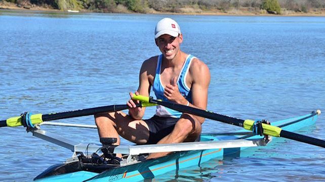 La dupla de Emiliano Calderón (foto) -representante de Regatas Rosario- y Santiago Deandrea -de Buenos Aires Rowing club- fue 3ª en su regata eliminatoria en doble par peso ligero y pasó al repechaje.