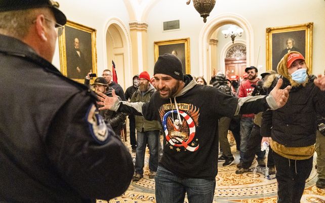 La toma del Capitolio de los EE. UU. en imágenes
