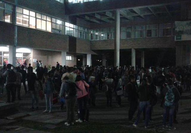 Estudiantes de la UNL se autoevacuaron por el temblor