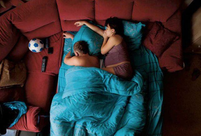 Fotografió a todas sus amigas embarazadas mientras dormían