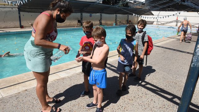 Más protocolos y menos asistencia en los clubes por el aumento de contagios. Desde las entidades deportivas y sociales piden más autocuidado y notificar los síntomas.&nbsp;