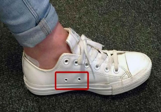 ¿Por qué las zapatillas tienen agujeros laterales?