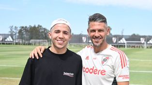 River: Martín Demichelis recibió a Enzo Fernández.