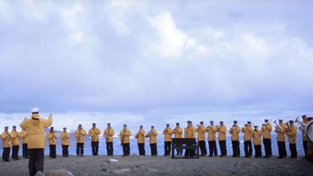 Una banda militar tocó Imagine de John Lennon en un concierto por la paz en la Antártida