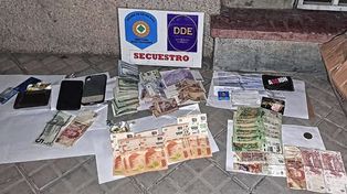 Paranaenses con dólares y euros fruto de cuentos del tío