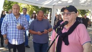En marzo de este año la comuna de Plaza Clucellas y los fans del automovilismo homenajearon al legendario piloto. Desde entonces la avenida de acceso a la localidad lleva su nombre.