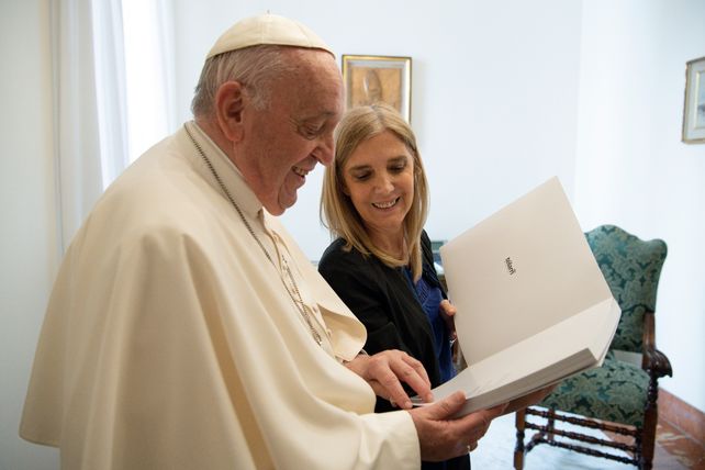 El Papa junto a la presidenta de la agencia argentina Télam