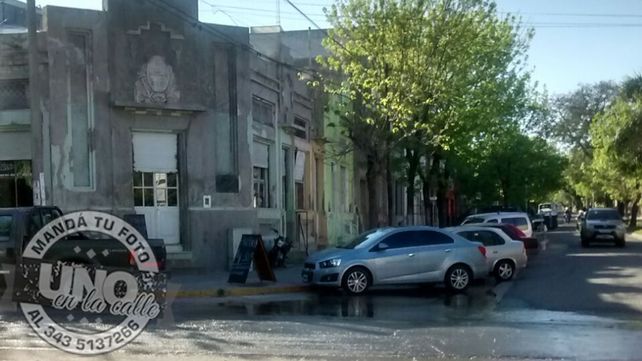 Derroche de agua en edificio municipal