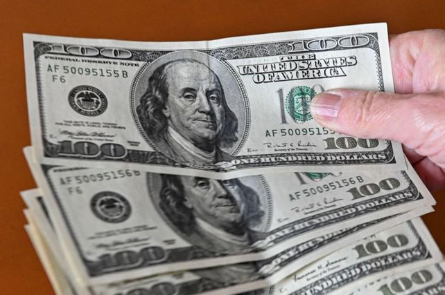 El dólar blue se consolidó como el más caro entre los paralelos: a cuánto cerró este jueves en Rosario