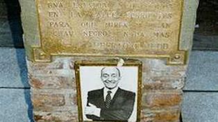 Recuperan placas de bronce donde estaban talladas las manos del Negro Olmedo