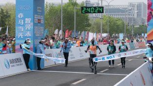 Robots compitieron en una media maratón