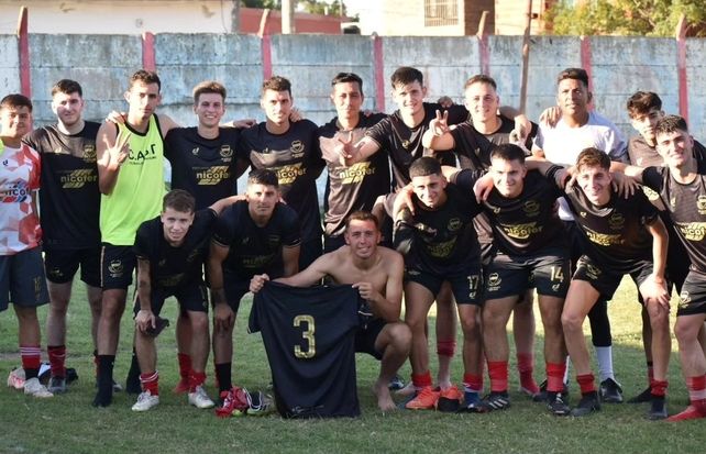 El primer equipo de San Telmo vistió otros colores al jugar de visitante contra Tiro Suizo.