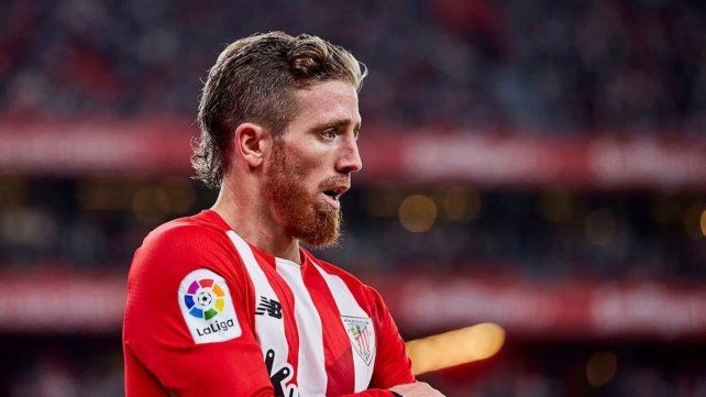 Iker Muniain no pierde su ilusión de ponerse la camiseta con la banda roja.